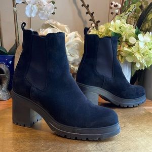 La Canadienne “Paxton” Suede Bootie / Hardly Worn!